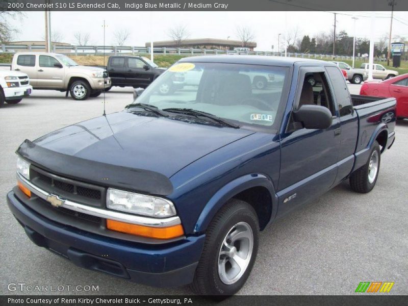 Front 3/4 View of 2000 S10 LS Extended Cab