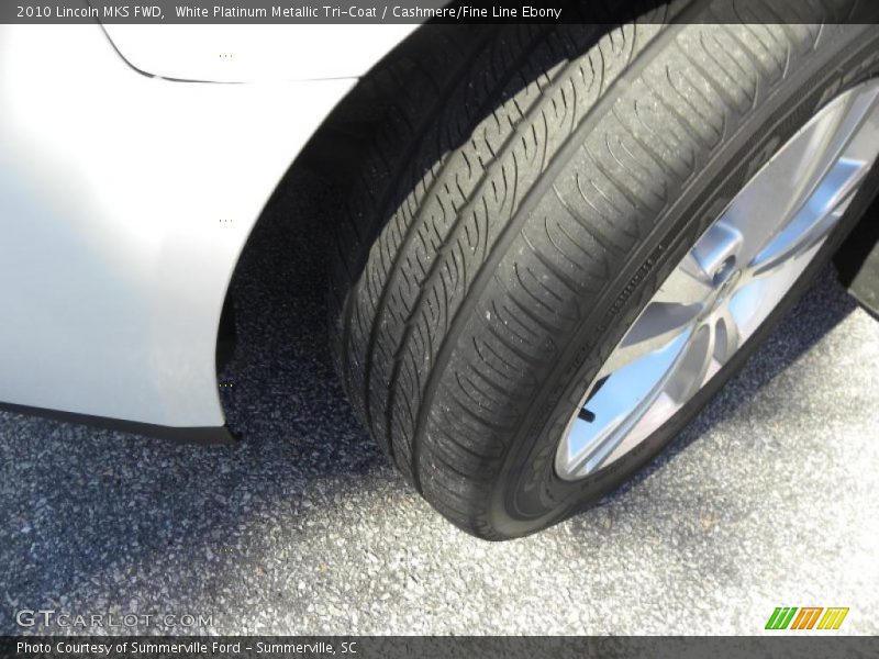 White Platinum Metallic Tri-Coat / Cashmere/Fine Line Ebony 2010 Lincoln MKS FWD