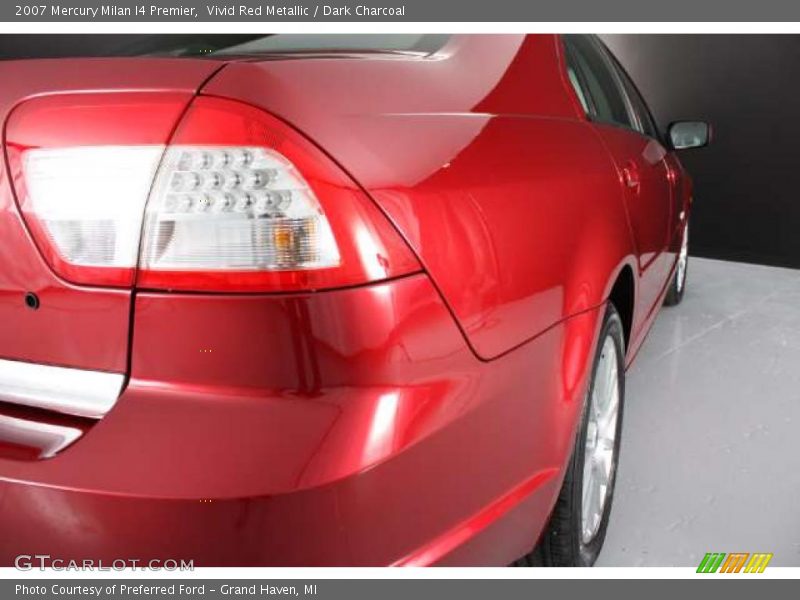 Vivid Red Metallic / Dark Charcoal 2007 Mercury Milan I4 Premier