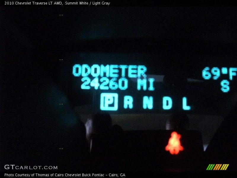 Summit White / Light Gray 2010 Chevrolet Traverse LT AWD
