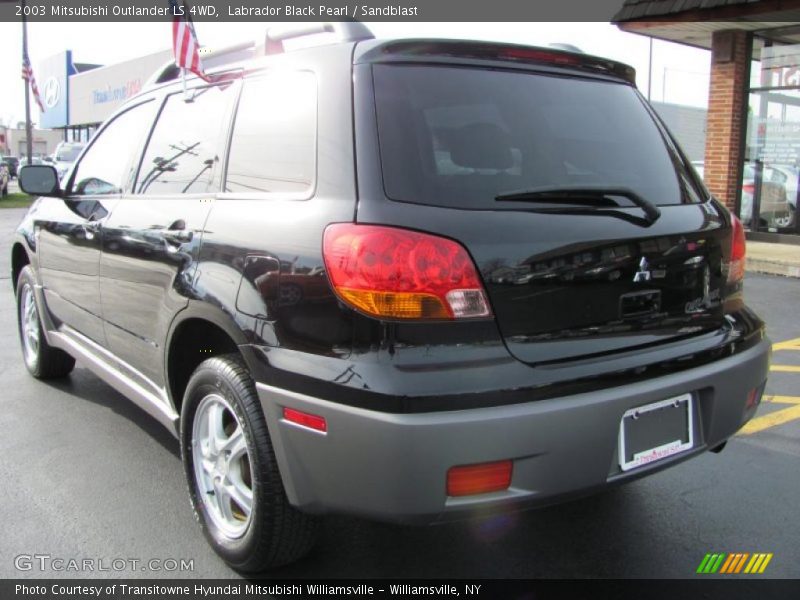 Labrador Black Pearl / Sandblast 2003 Mitsubishi Outlander LS 4WD