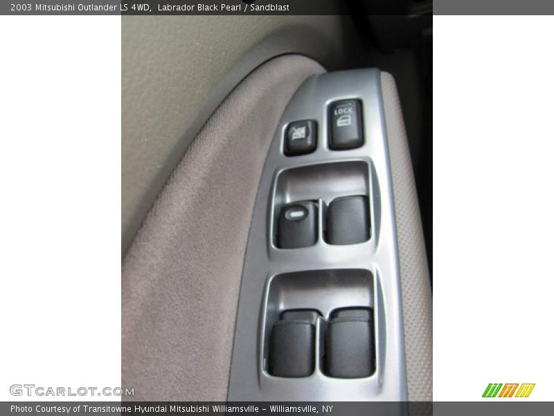 Labrador Black Pearl / Sandblast 2003 Mitsubishi Outlander LS 4WD