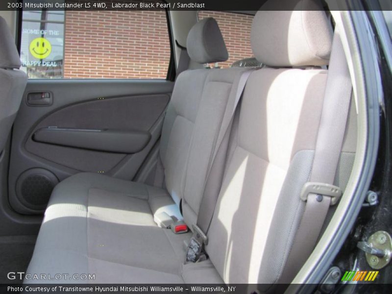 Labrador Black Pearl / Sandblast 2003 Mitsubishi Outlander LS 4WD