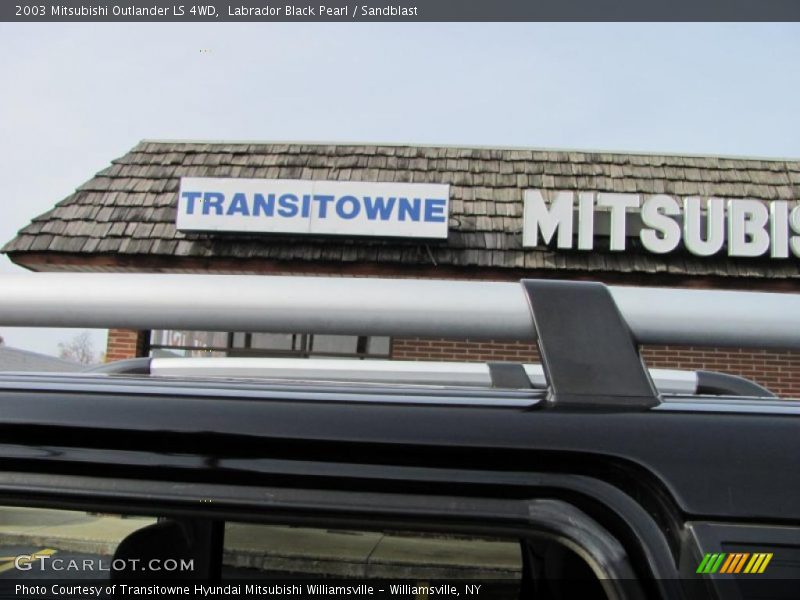 Labrador Black Pearl / Sandblast 2003 Mitsubishi Outlander LS 4WD