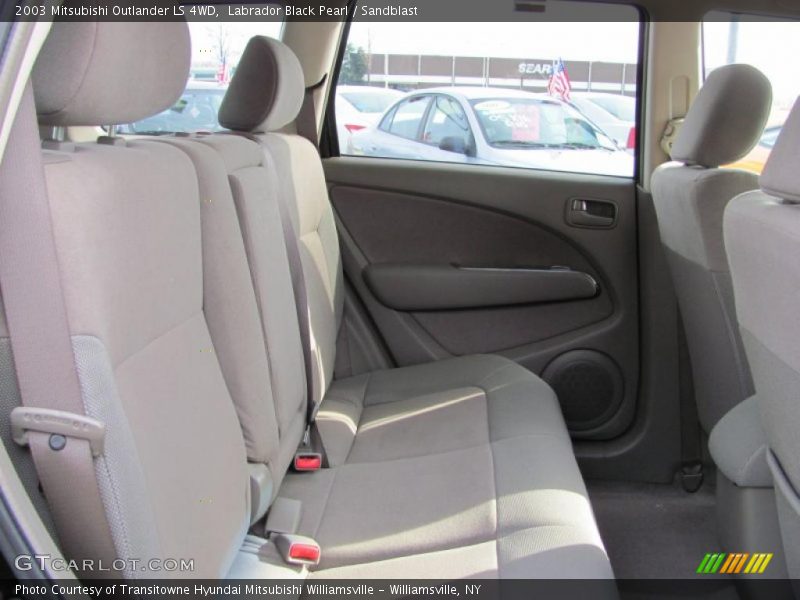  2003 Outlander LS 4WD Sandblast Interior