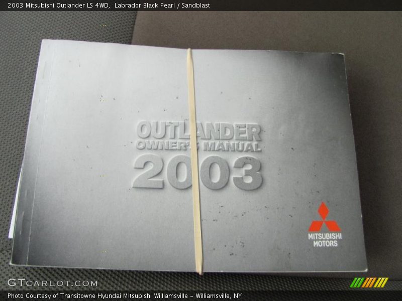 Labrador Black Pearl / Sandblast 2003 Mitsubishi Outlander LS 4WD