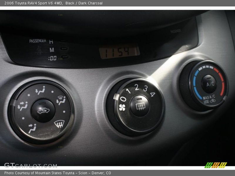 Controls of 2006 RAV4 Sport V6 4WD