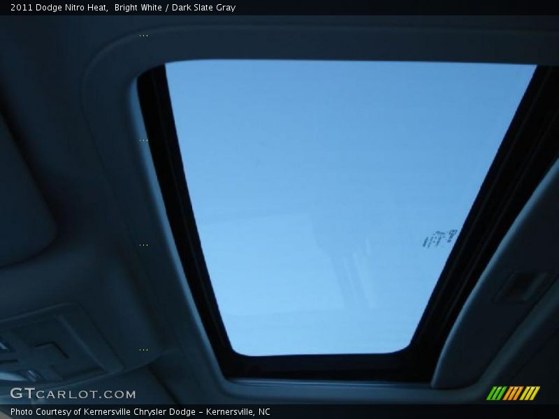 Sunroof of 2011 Nitro Heat