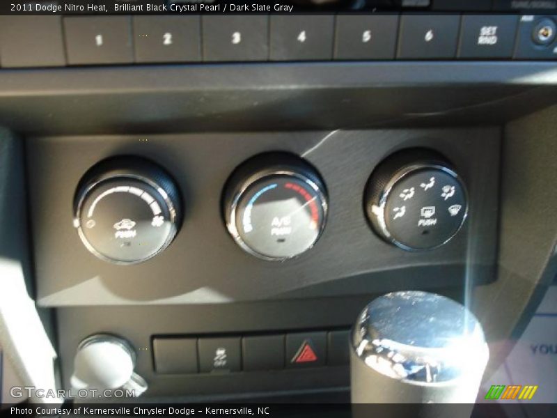 Brilliant Black Crystal Pearl / Dark Slate Gray 2011 Dodge Nitro Heat