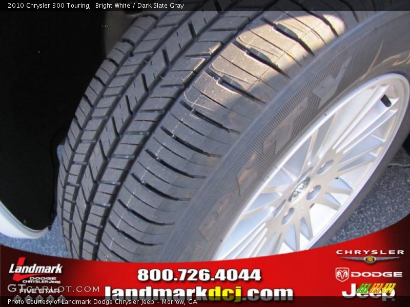Bright White / Dark Slate Gray 2010 Chrysler 300 Touring