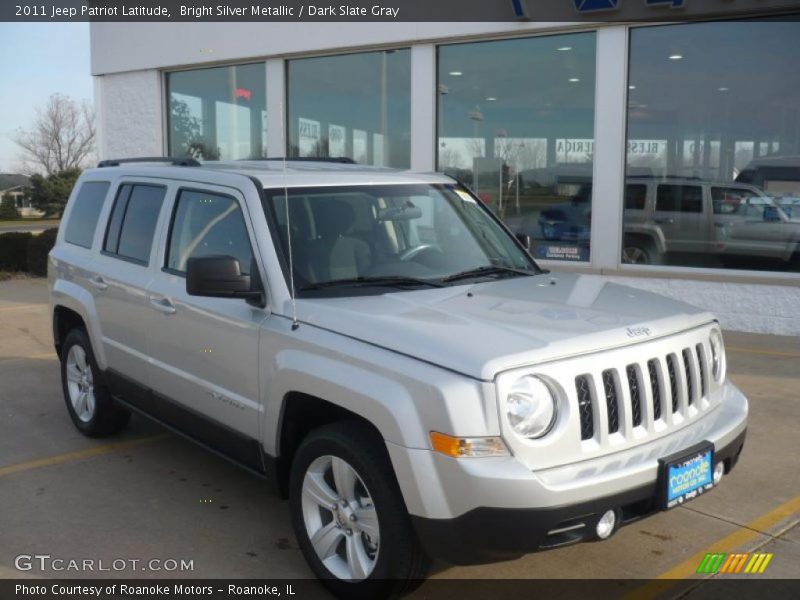 Front 3/4 View of 2011 Patriot Latitude
