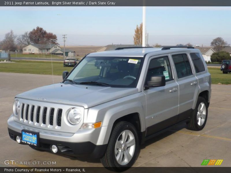Front 3/4 View of 2011 Patriot Latitude