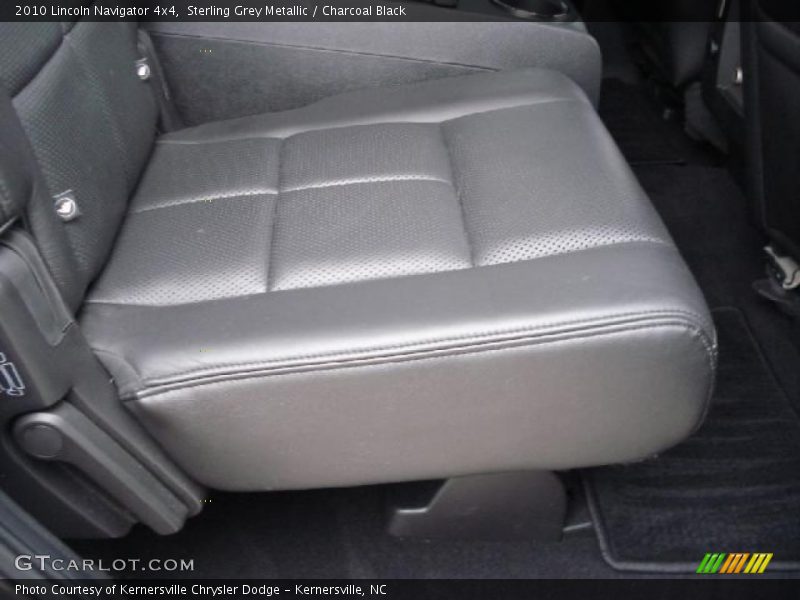 Sterling Grey Metallic / Charcoal Black 2010 Lincoln Navigator 4x4