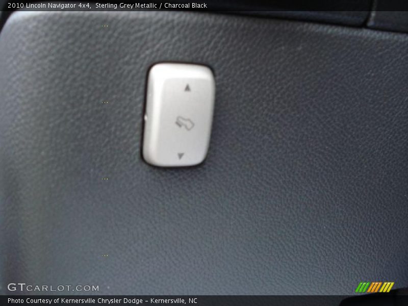 Sterling Grey Metallic / Charcoal Black 2010 Lincoln Navigator 4x4