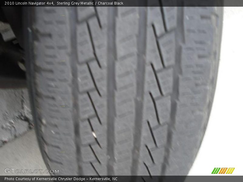Sterling Grey Metallic / Charcoal Black 2010 Lincoln Navigator 4x4