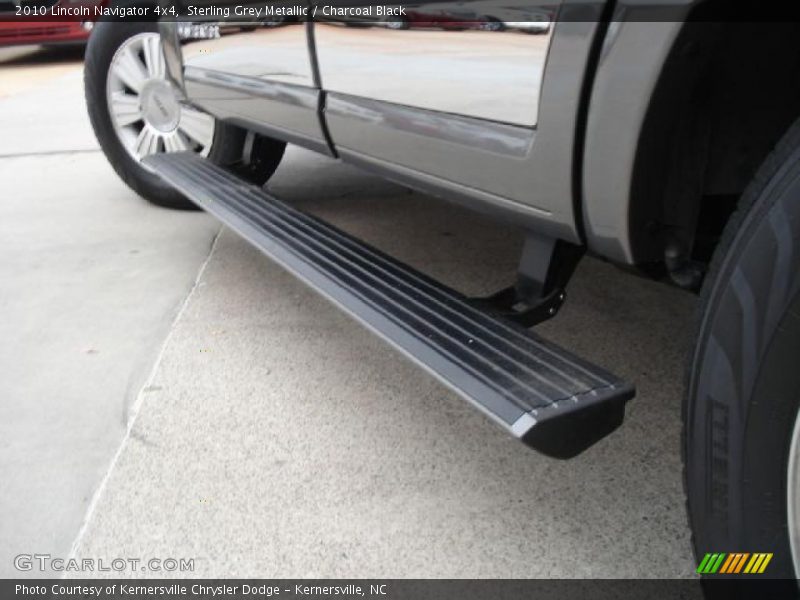 Sterling Grey Metallic / Charcoal Black 2010 Lincoln Navigator 4x4