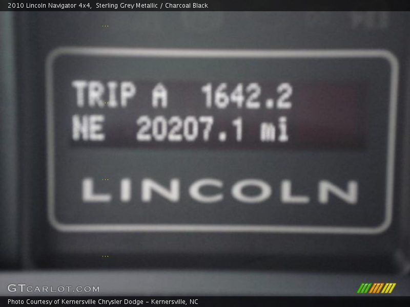 Sterling Grey Metallic / Charcoal Black 2010 Lincoln Navigator 4x4