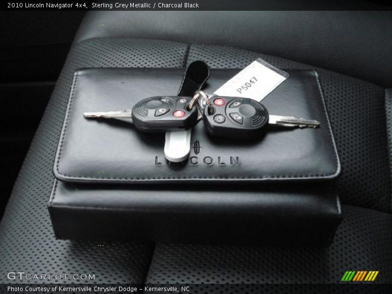 Sterling Grey Metallic / Charcoal Black 2010 Lincoln Navigator 4x4