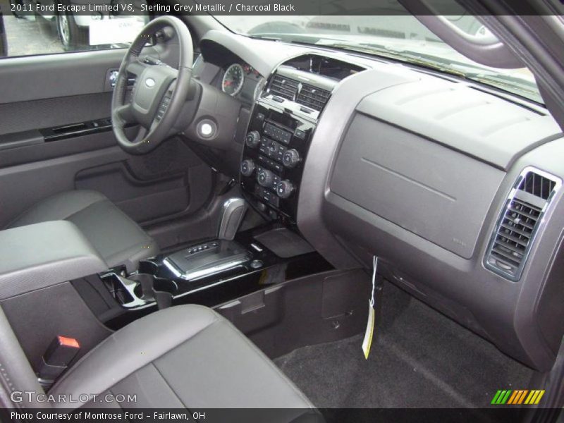 Dashboard of 2011 Escape Limited V6