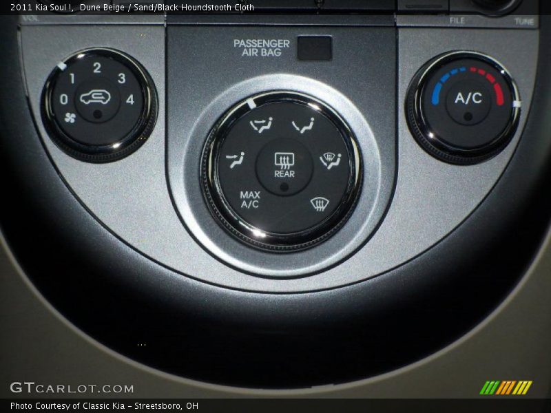 Dune Beige / Sand/Black Houndstooth Cloth 2011 Kia Soul !