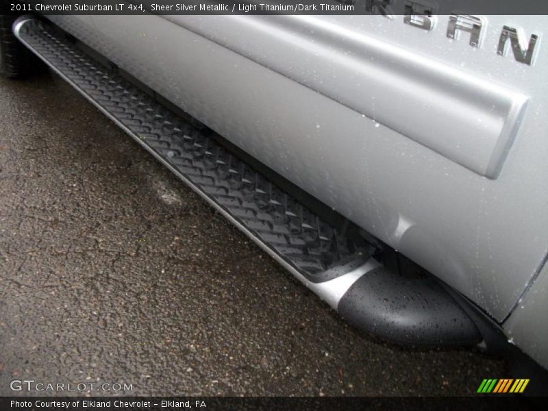 Sheer Silver Metallic / Light Titanium/Dark Titanium 2011 Chevrolet Suburban LT 4x4