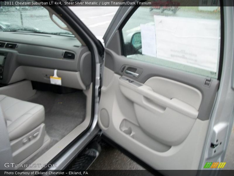 Sheer Silver Metallic / Light Titanium/Dark Titanium 2011 Chevrolet Suburban LT 4x4