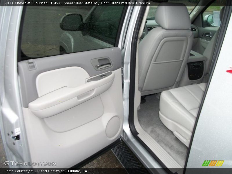  2011 Suburban LT 4x4 Light Titanium/Dark Titanium Interior
