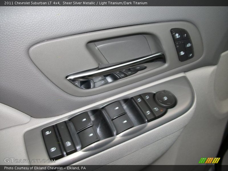 Sheer Silver Metallic / Light Titanium/Dark Titanium 2011 Chevrolet Suburban LT 4x4