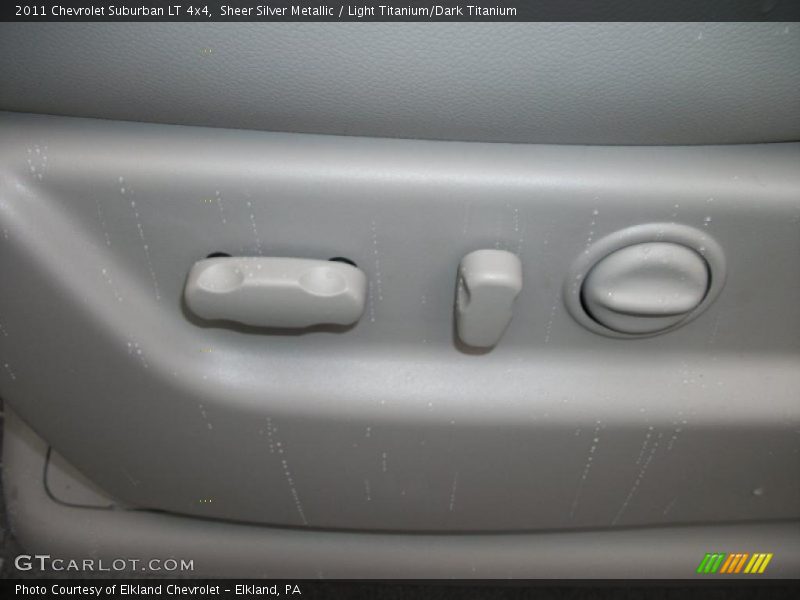 Sheer Silver Metallic / Light Titanium/Dark Titanium 2011 Chevrolet Suburban LT 4x4