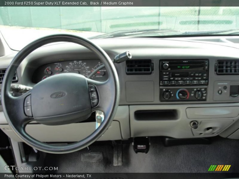 Dashboard of 2000 F250 Super Duty XLT Extended Cab