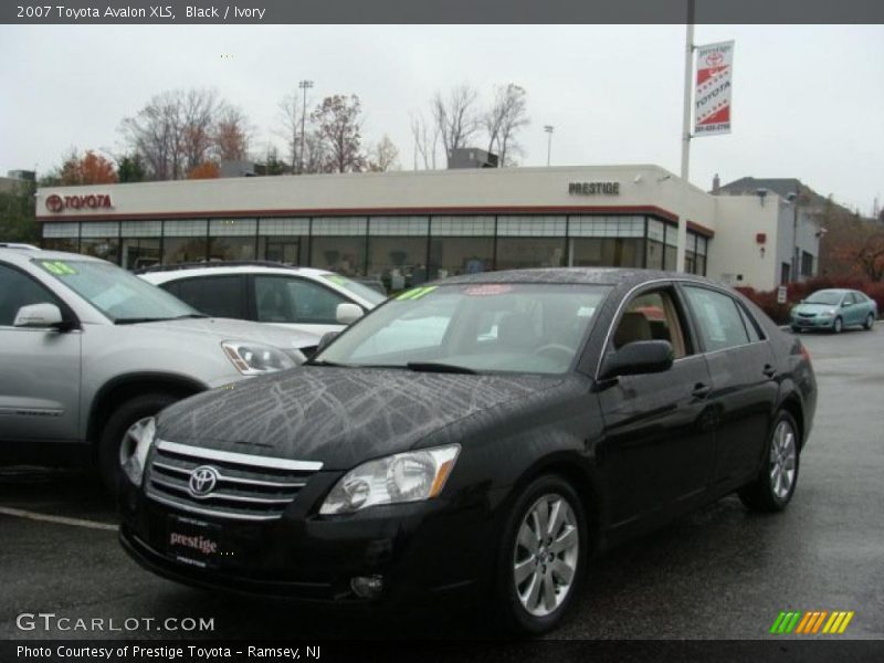 Black / Ivory 2007 Toyota Avalon XLS