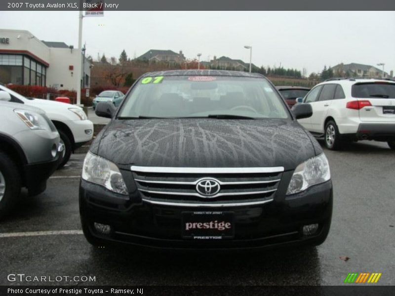 Black / Ivory 2007 Toyota Avalon XLS