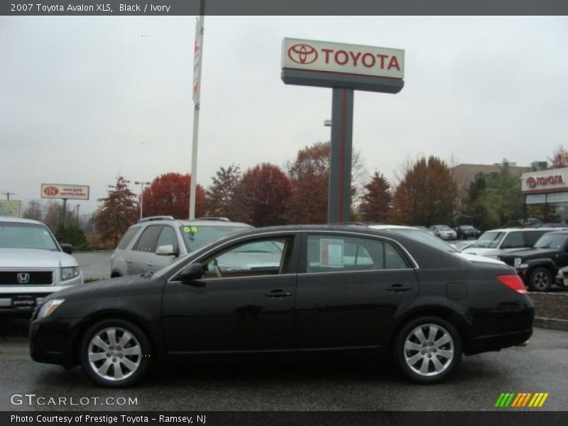 Black / Ivory 2007 Toyota Avalon XLS
