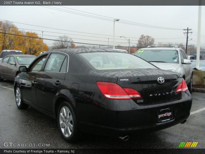 Black / Ivory 2007 Toyota Avalon XLS