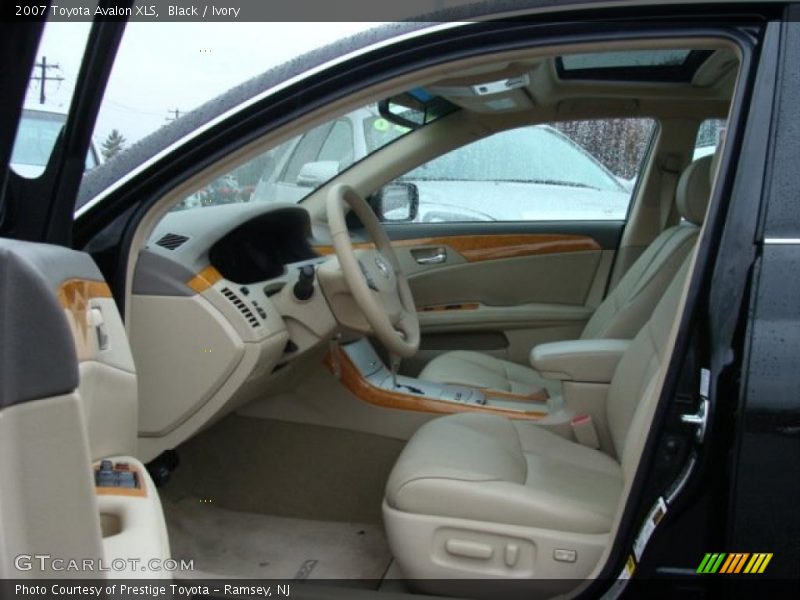 Black / Ivory 2007 Toyota Avalon XLS
