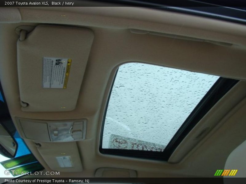 Black / Ivory 2007 Toyota Avalon XLS