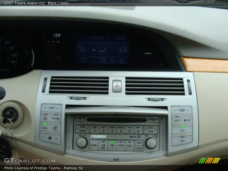 Black / Ivory 2007 Toyota Avalon XLS