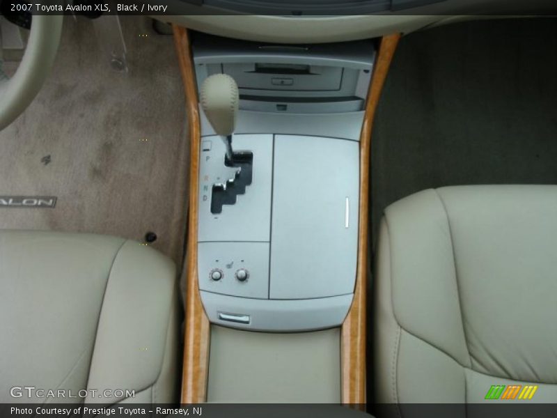Black / Ivory 2007 Toyota Avalon XLS