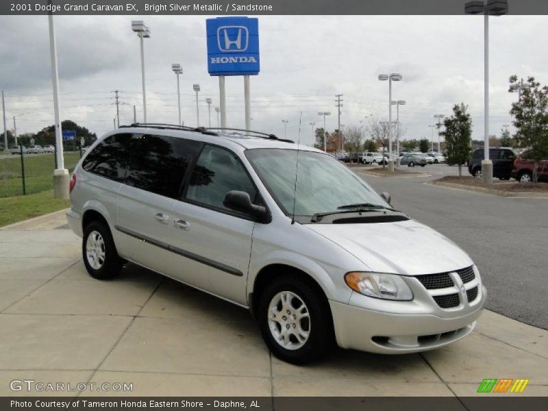 Front 3/4 View of 2001 Grand Caravan EX