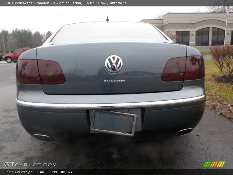 Coucou Grey / Anthracite 2004 Volkswagen Phaeton V8 4Motion Sedan