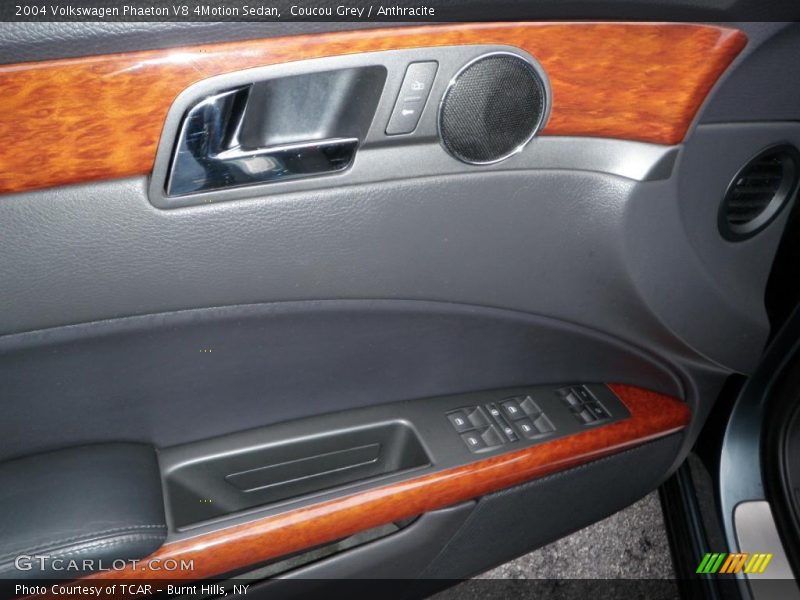 Coucou Grey / Anthracite 2004 Volkswagen Phaeton V8 4Motion Sedan