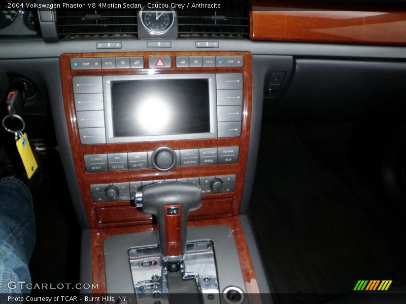 Controls of 2004 Phaeton V8 4Motion Sedan