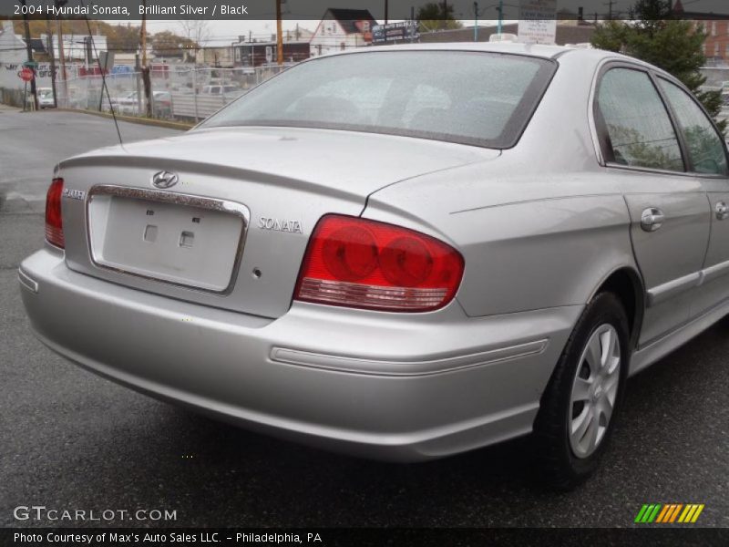 Brilliant Silver / Black 2004 Hyundai Sonata