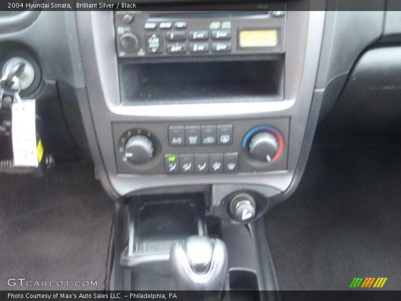 Brilliant Silver / Black 2004 Hyundai Sonata