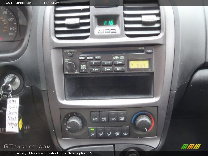 Brilliant Silver / Black 2004 Hyundai Sonata