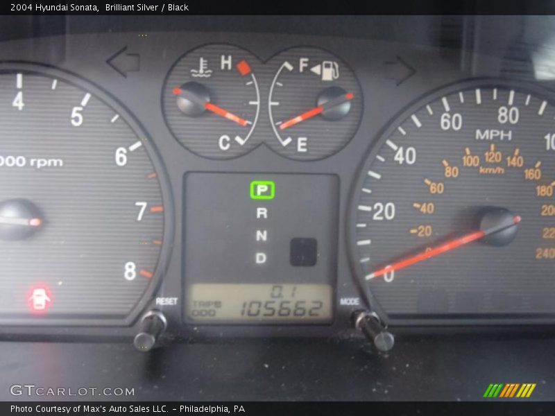 Brilliant Silver / Black 2004 Hyundai Sonata