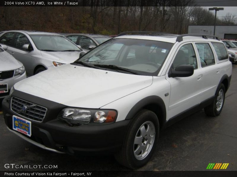 Ice White / Taupe 2004 Volvo XC70 AWD