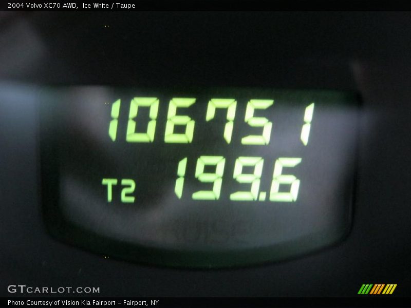 Ice White / Taupe 2004 Volvo XC70 AWD