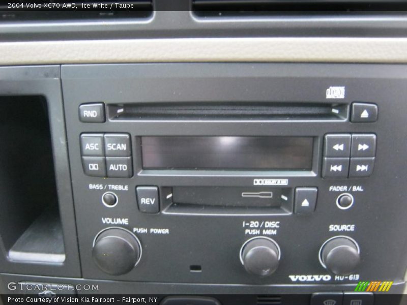 Ice White / Taupe 2004 Volvo XC70 AWD