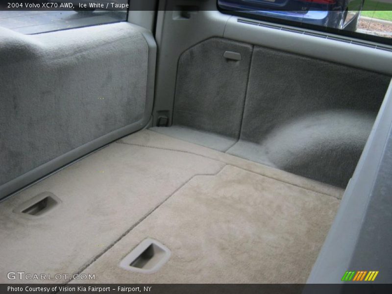 Ice White / Taupe 2004 Volvo XC70 AWD